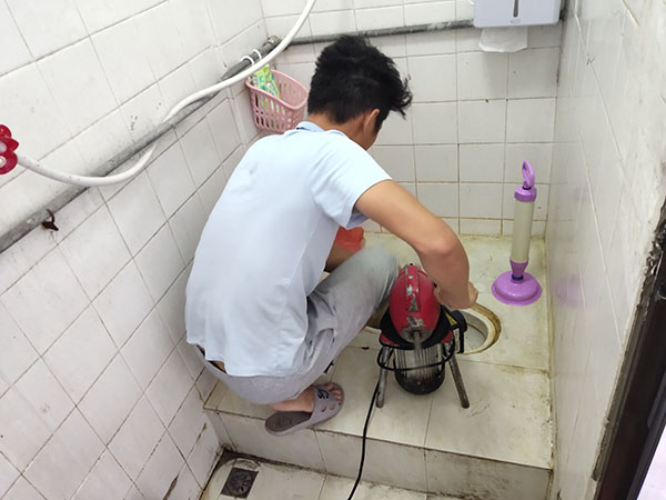 普陀肥皂掉到马桶里把马桶堵住了怎么办？马桶堵住了怎么办