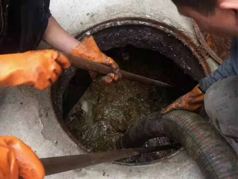 普陀清理化粪池时如何避免沼气的危害?